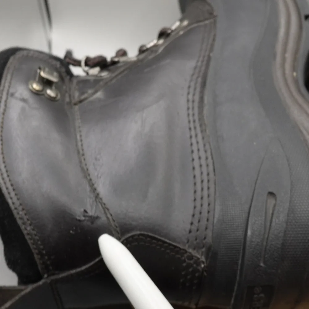 Explorers Boots Mens 11 Thinsulate Insulation Winter Snow Black Leather Flaws